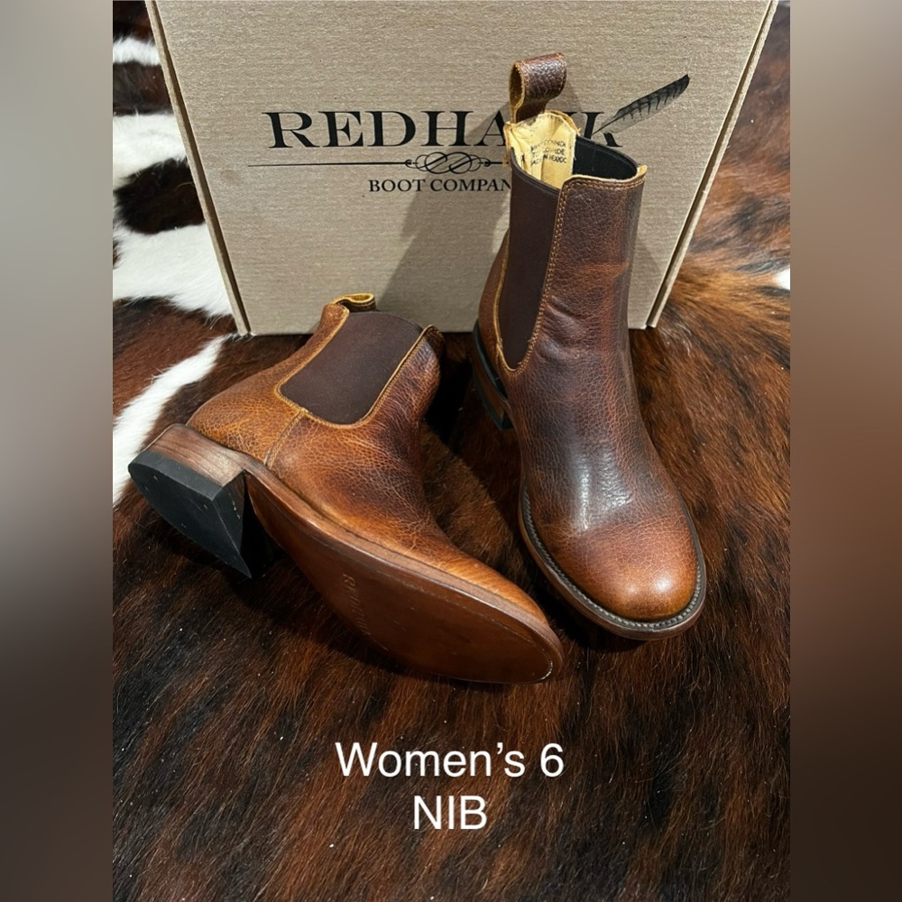 NIB Women’s Redhawk Western Chelsea Ankle Boots